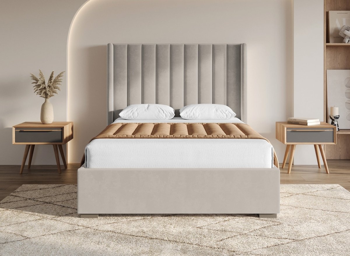 Lit coffre en velours taupe 140x190 cm ALENA - DécoInParis