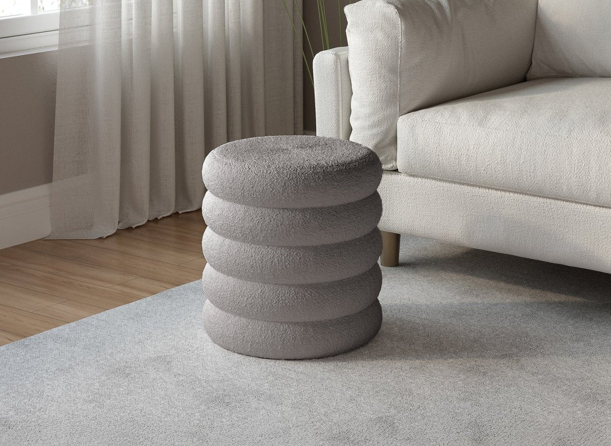 Pouf coffre en tissu effet peau de mouton gris BALTO - DécoInParis