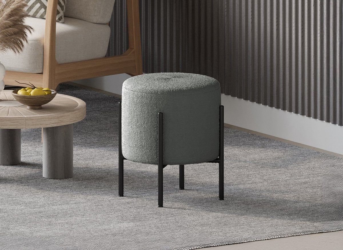 Pouf design en tissu bouclette gris et pieds en métal noir LIREN - DécoInParis