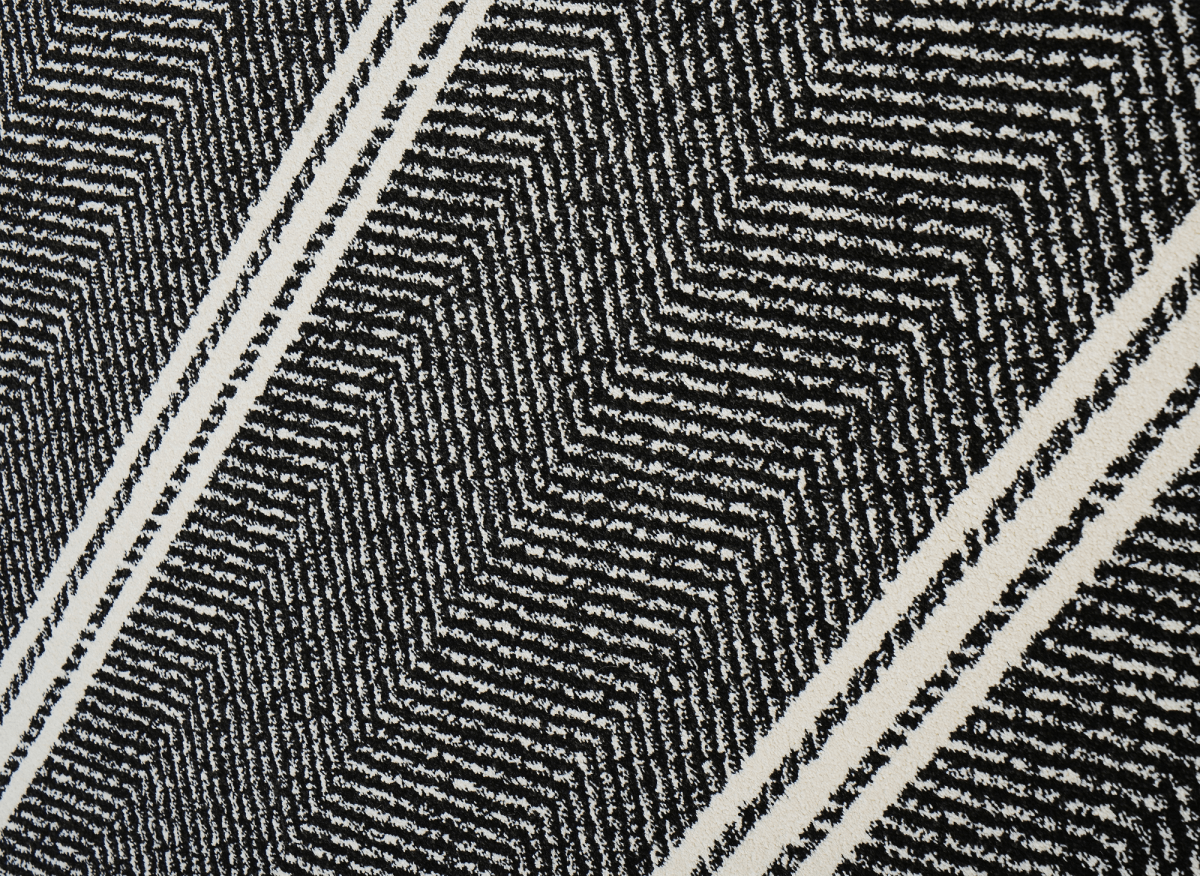 Tapis noir à motifs chevrons blancs 160 x 230 cm AIDA - DécoInParis
