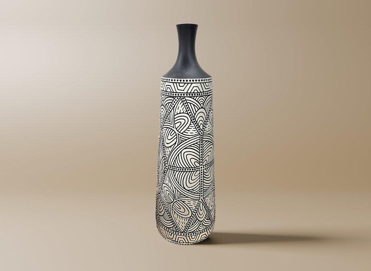 Vase ethnique chic en polyrésine noir et blanc H62 cm LAORA - DécoInParis