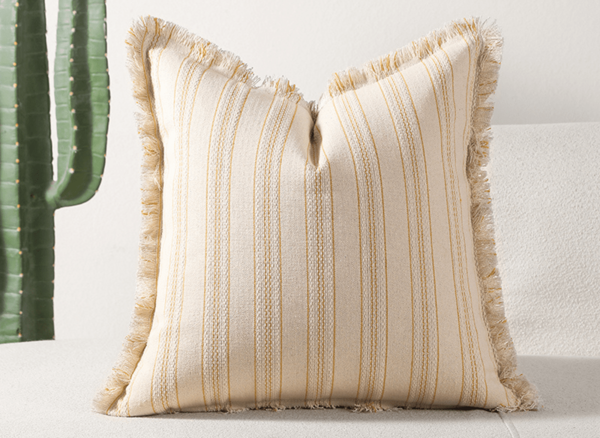 Coussin beige à rayures jaunes texturées 45x45 cm PAVIA - DécoInParis