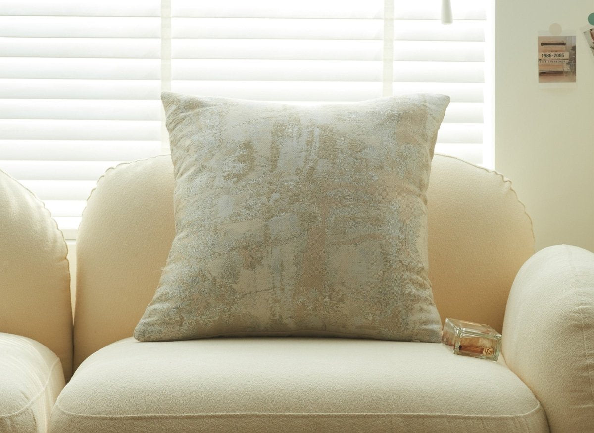 Coussin beige à tissu texturé 45x45 cm CASA - DécoInParis