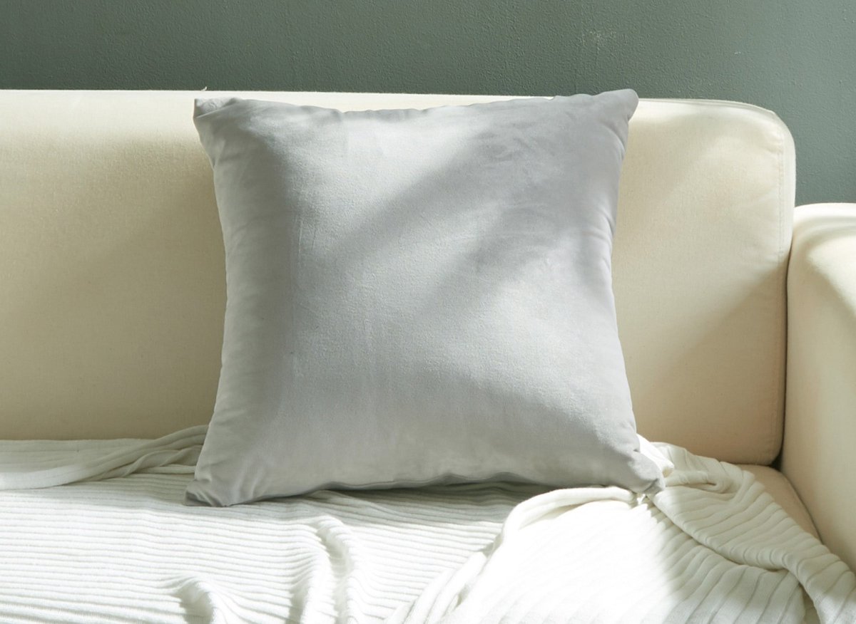 Coussin carré 45x45cm en velours gris clair TYGA - DécoInParis