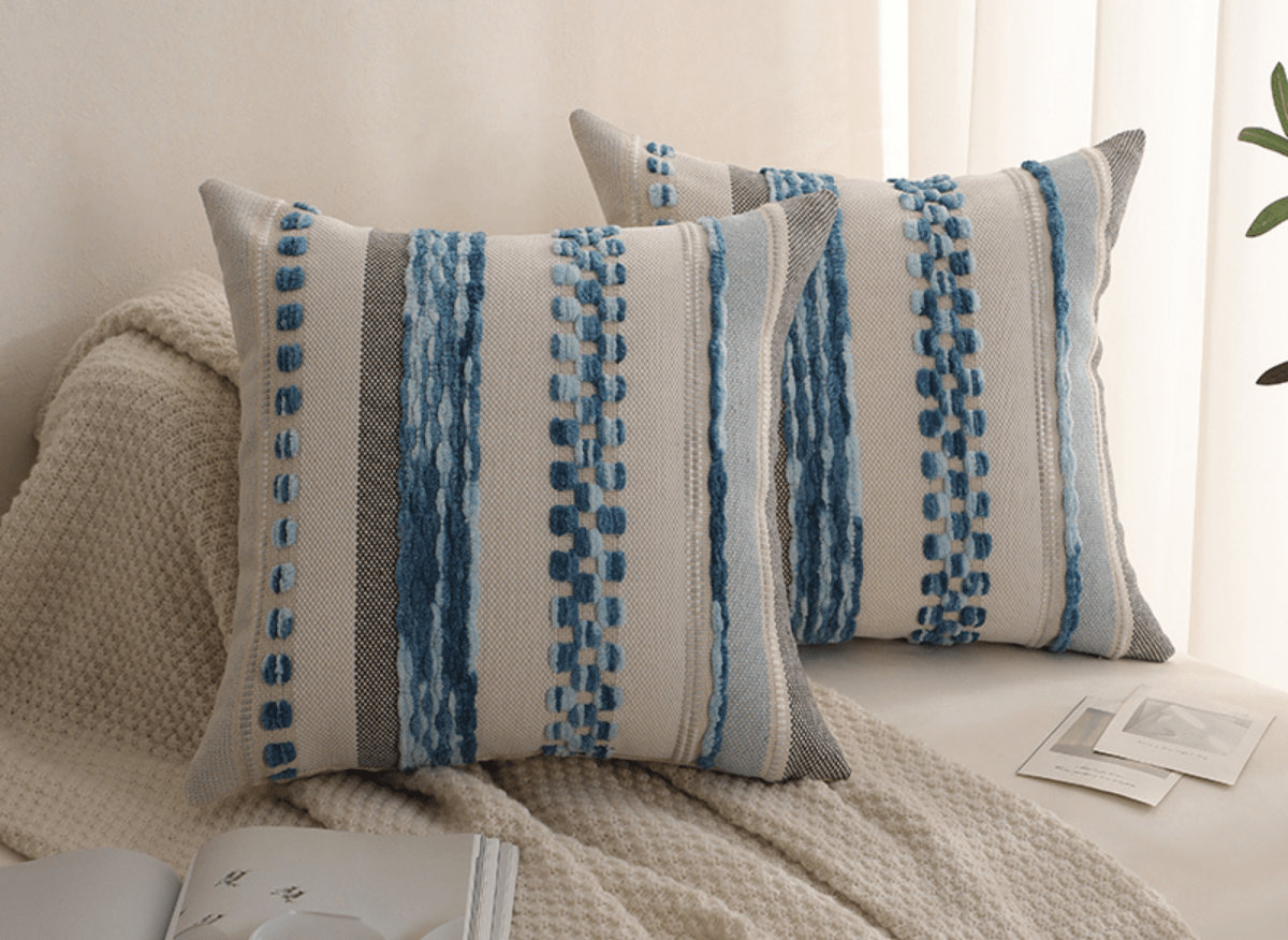 Coussin texturé bleu et blanc écru 45x45 cm NEXUS - DécoInParis