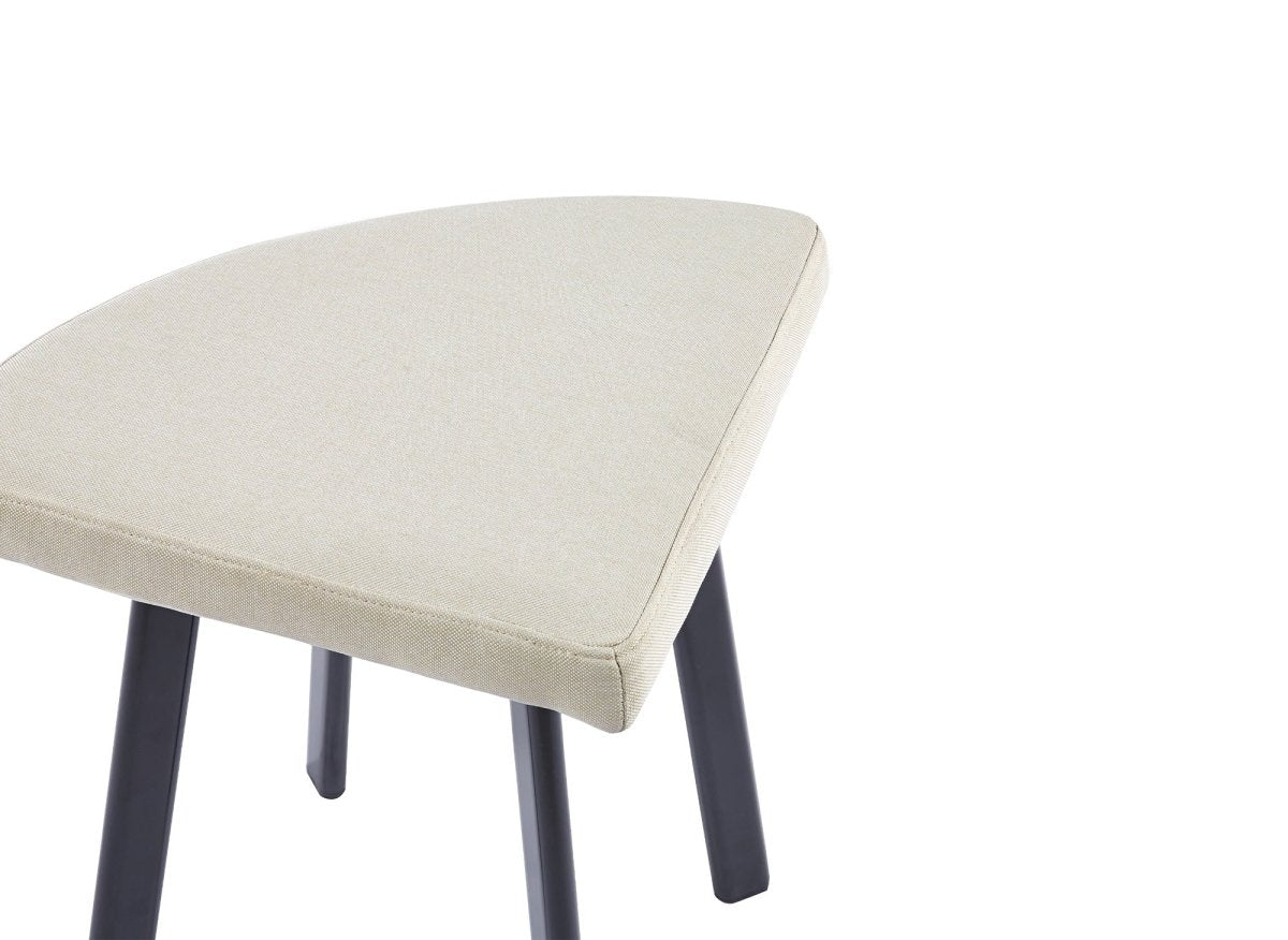 Ensemble table à manger en bois avec 4 tabourets beige IRINA - DécoInParis