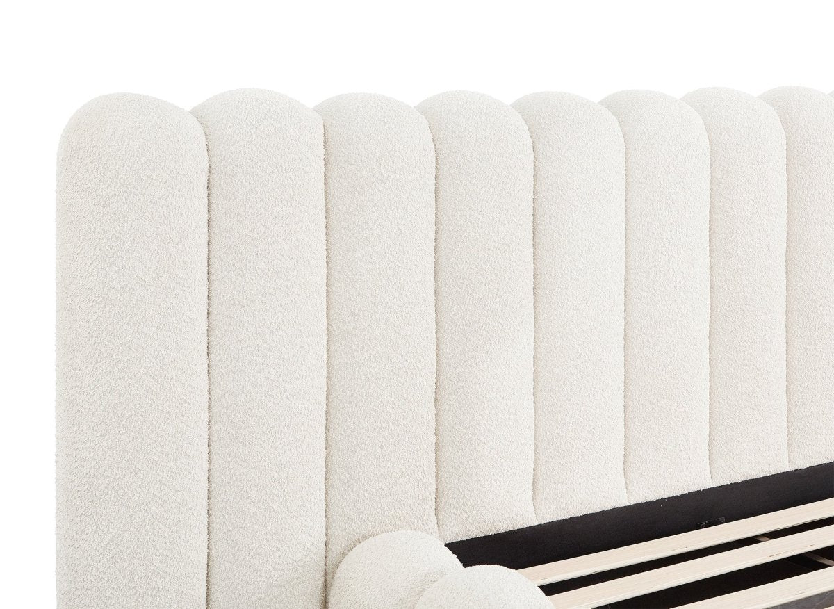 Lit double en tissu bouclette beige 160x200 cm GRETA - DécoInParis