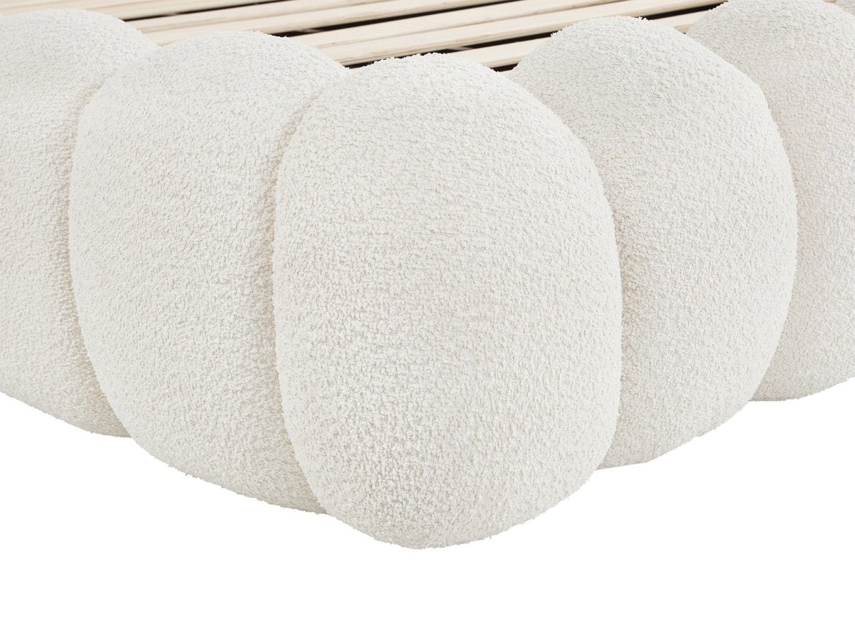 Lit double en tissu bouclette beige 180x200 cm GRETA - DécoInParis