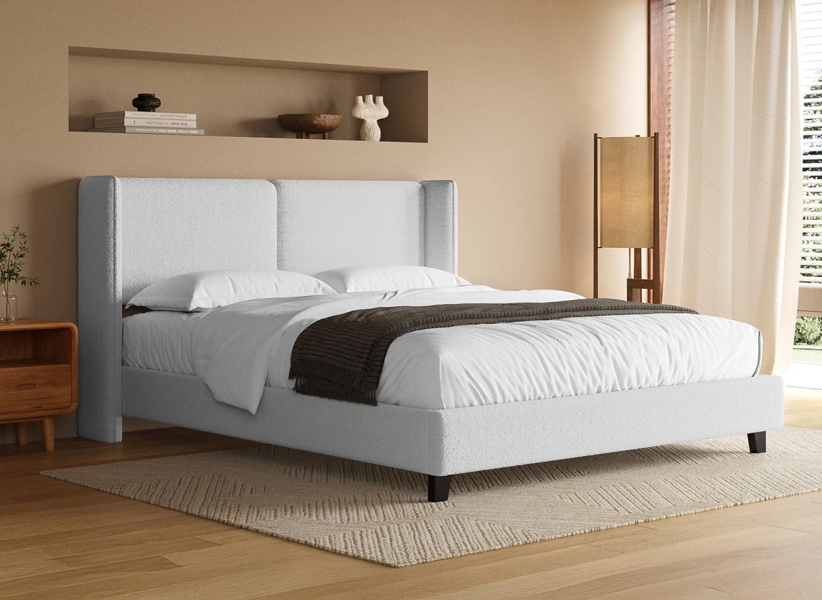 Lit double en tissu effet peau de mouton gris clair 180x200 cm KAYDEN - DécoInParis