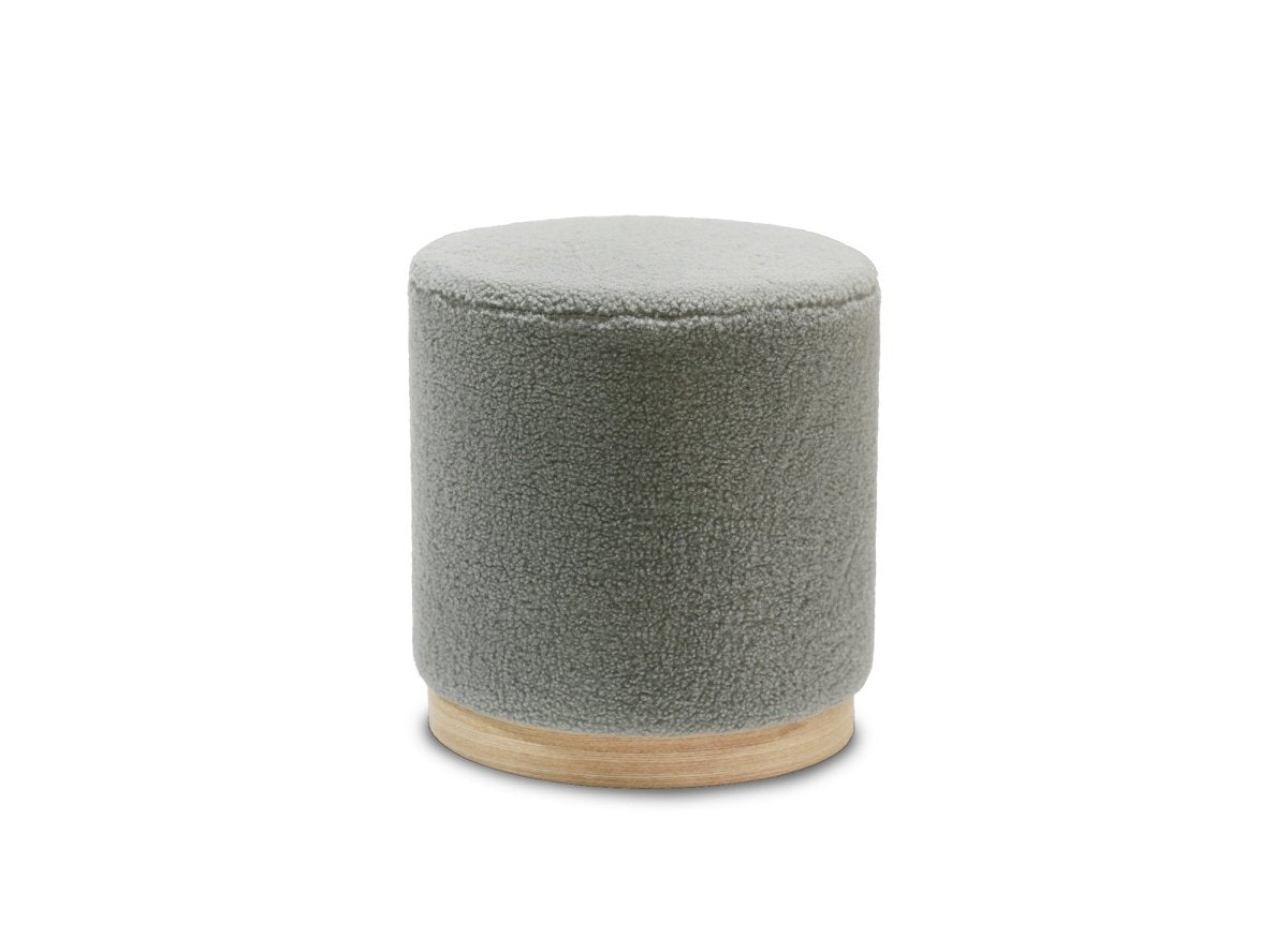 Pouf en tissu effet peau de mouton gris et bois DENIA - DécoInParis