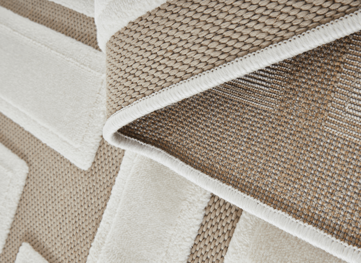 Tapis beige foncé à lettres beiges 200 x 290 cm KEZIA - DécoInParis