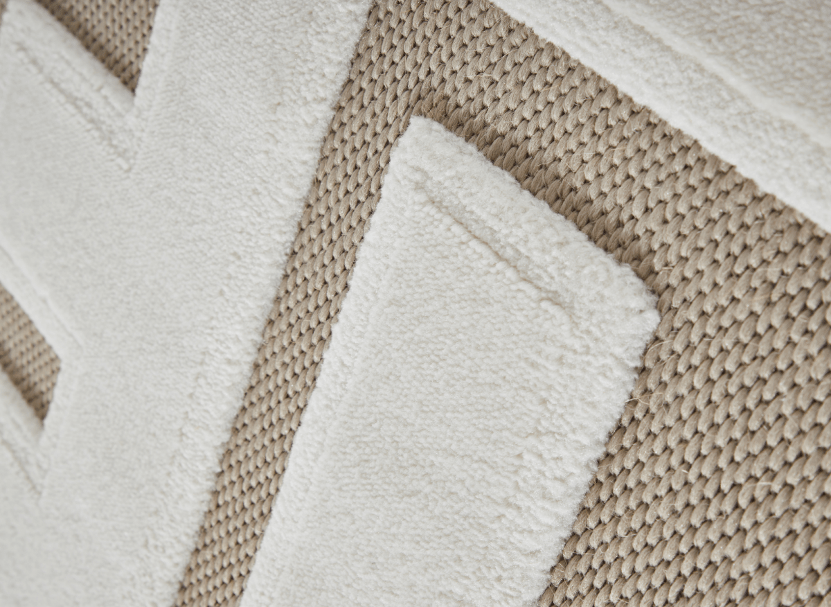 Tapis beige foncé à lettres beiges 200 x 290 cm KEZIA - DécoInParis