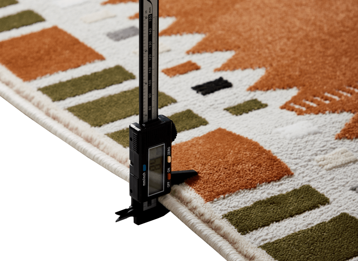 Tapis terracotta à motifs géométriques verts et beige 160 x 230 cm SAHEL - DécoInParis